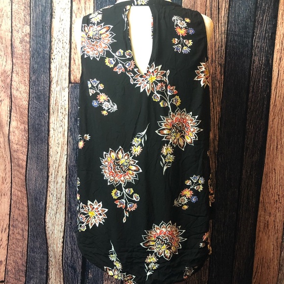Old Navy V Neck Sleeveless Top Black Floral Tank - Picture 3 of 5
